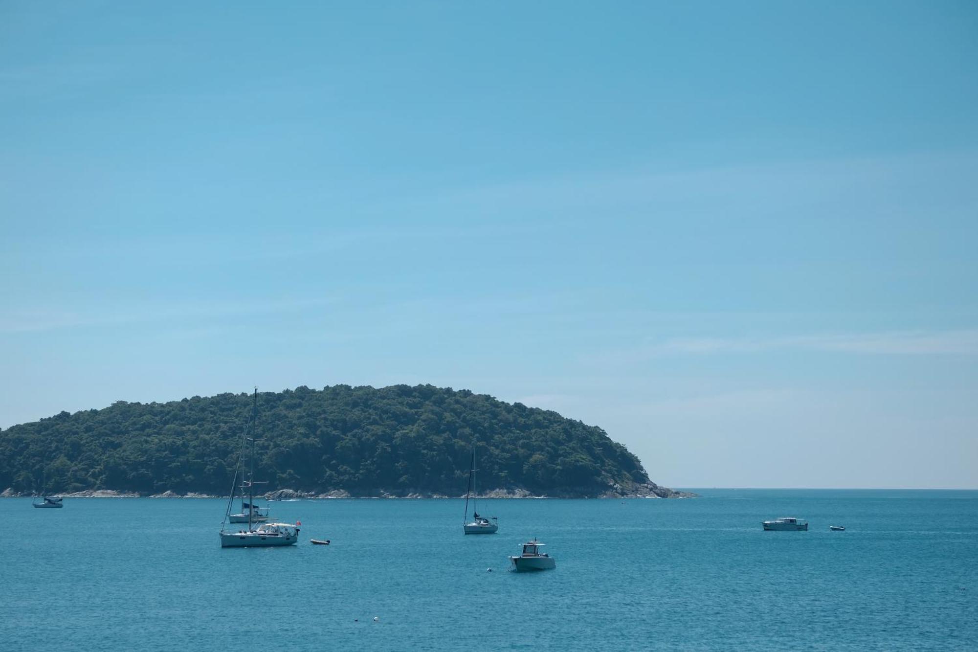 Nai Harn Naiharn On The Rock Resort Phuket מראה חיצוני תמונה